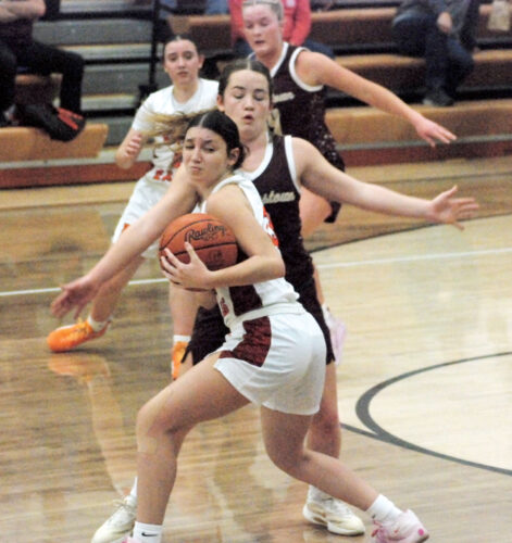 'Jackets make 3s in bunches, down Belpre 47-37